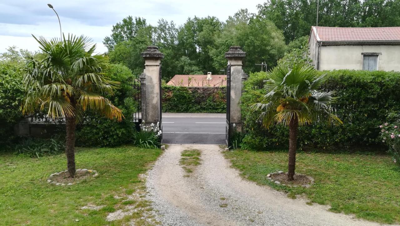 Les Palmiers Bed & Breakfast Mauves ภายนอก รูปภาพ